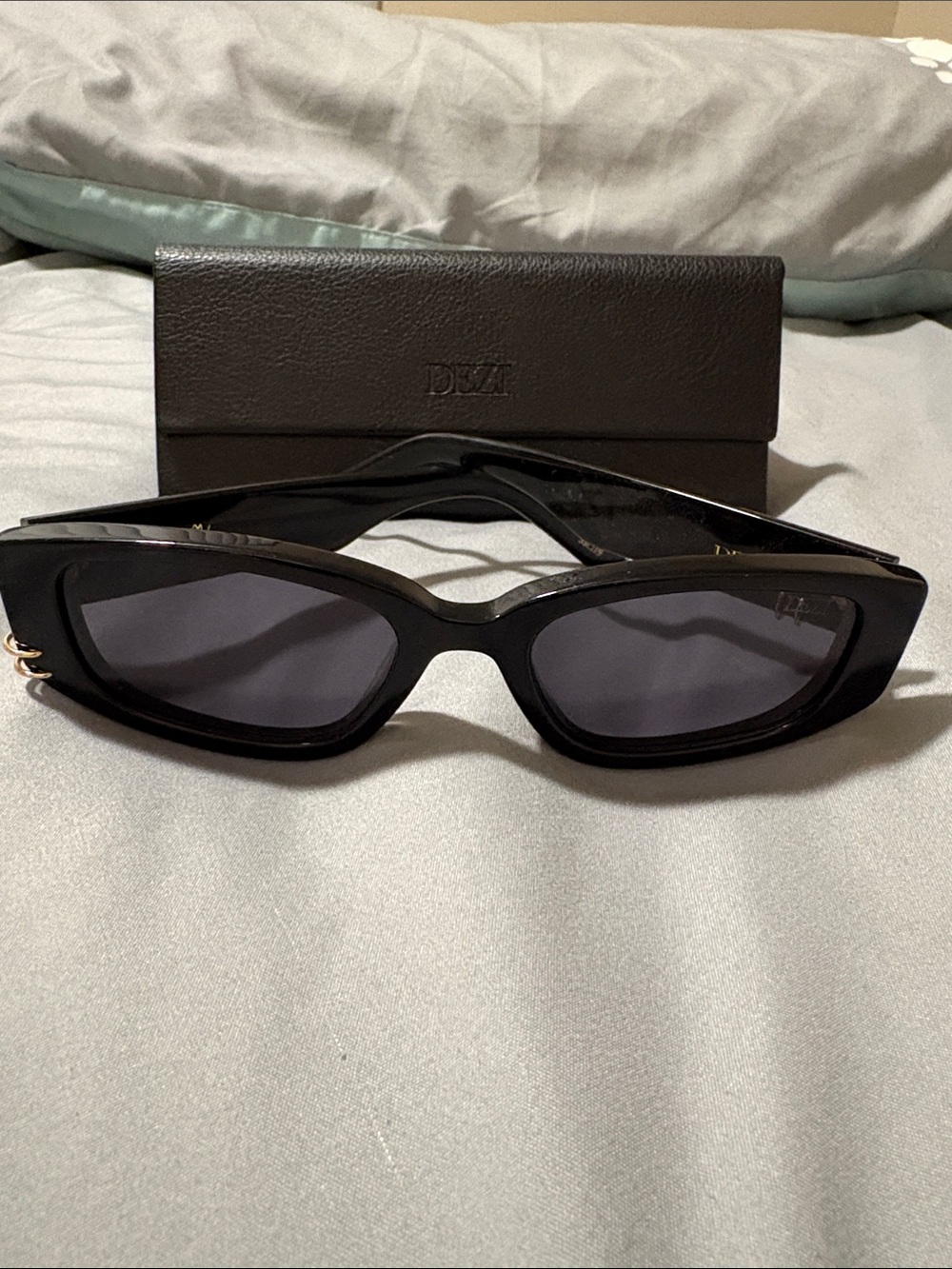 DEZI Black Cat-Eye Sunglasses with Dark Gray Lenses